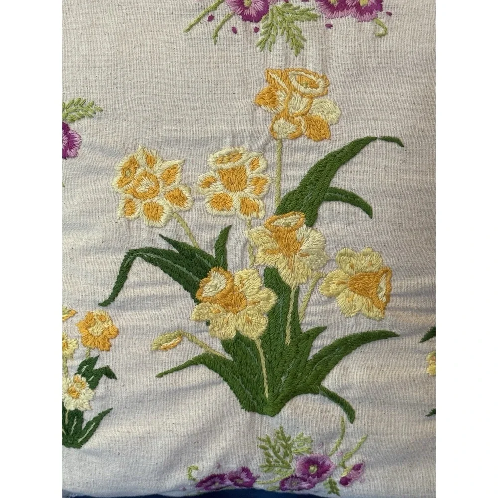 Vintage‎ Crewel Embroidered Floral Throw Pillow Lace Cottagecore
